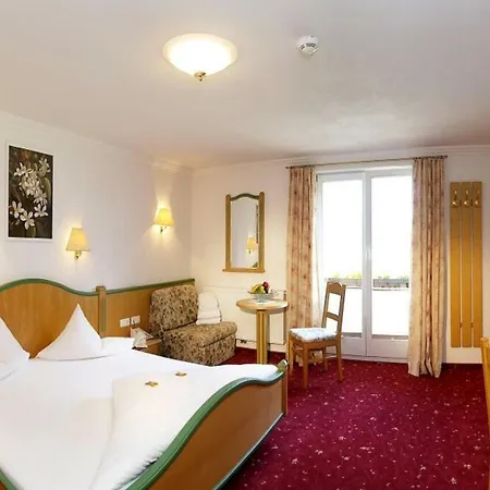 Отель Alpin-hotel Schrofenblick Майрхофен