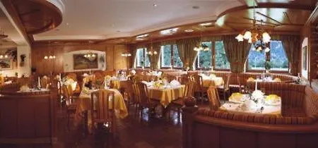 Alpin-hotel Schrofenblick 호텔 4*
