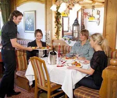 Отель Alpin-hotel Schrofenblick Майрхофен