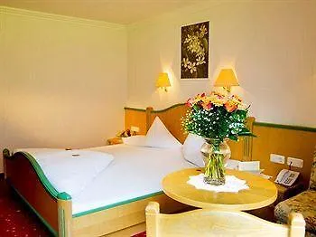 Отель Alpin-hotel Schrofenblick 4*