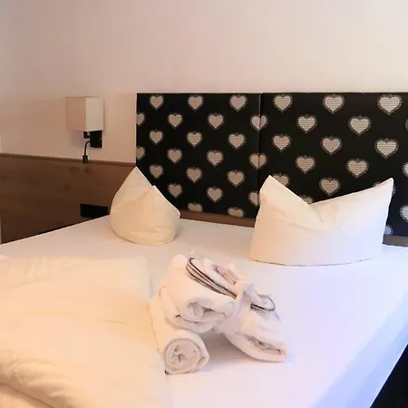 Alpin-hotel Schrofenblick 호텔 4*
