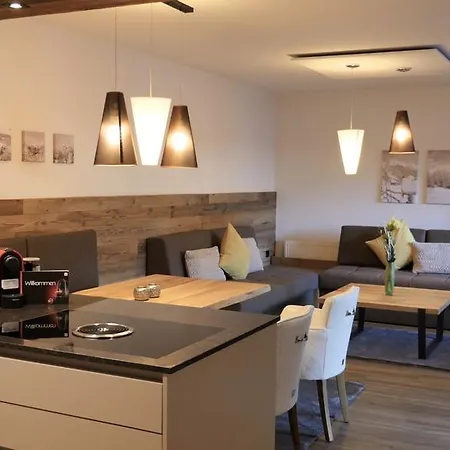 Alpin-hotel Schrofenblick 호텔
