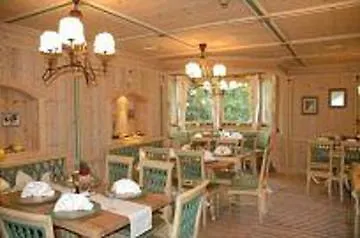 호텔 Alpin-hotel Schrofenblick 4*