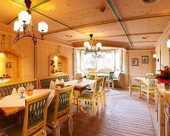 Alpin-hotel Schrofenblick מלון